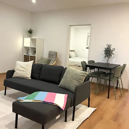 2-bedroom At Hahn Airport Apartman *